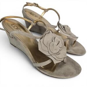 LOFT Wedge Sandals 3D Floral Rosette Beige Tan Ankle Strap Size 9M Boho Coquette